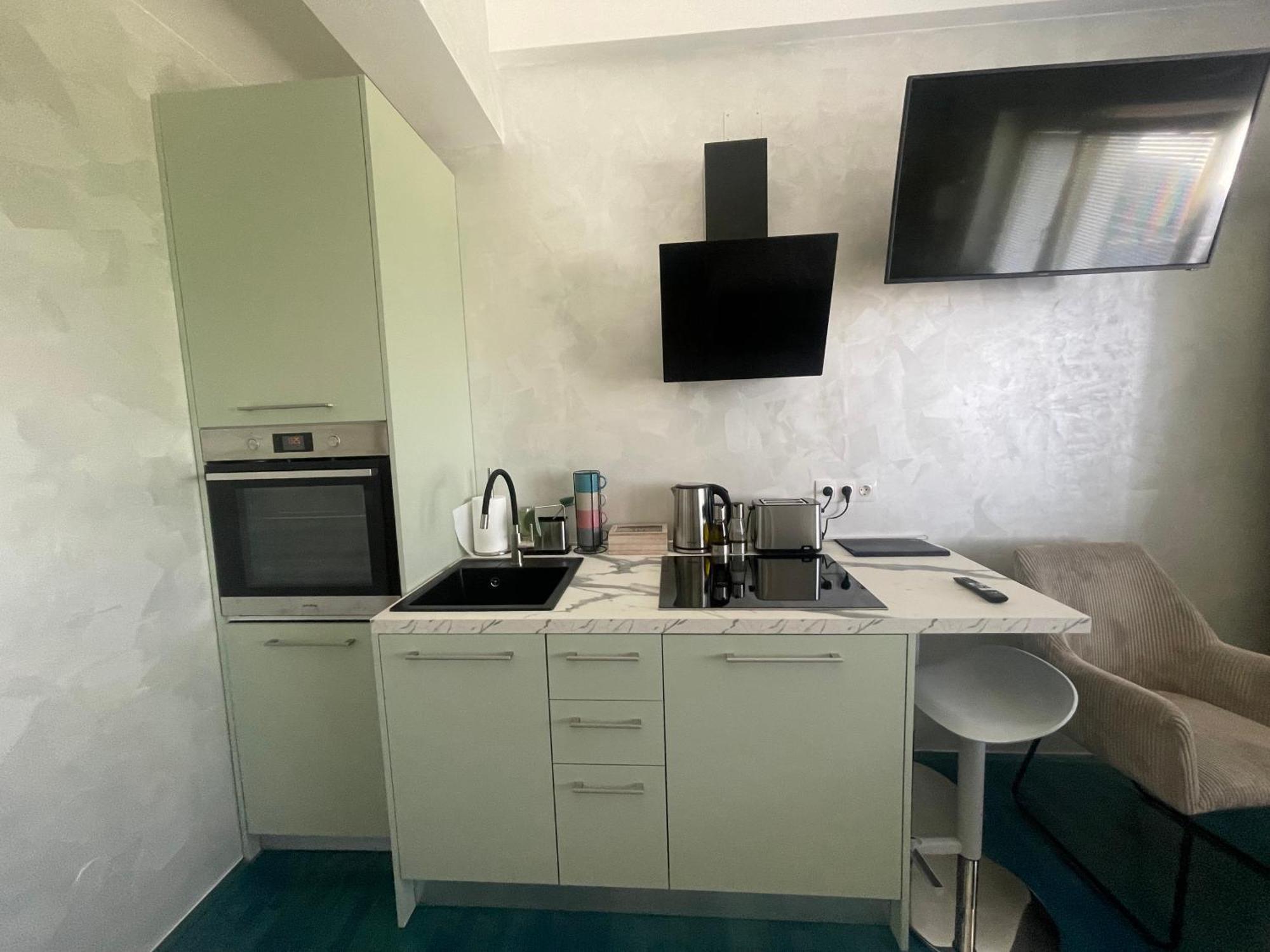Tona - Miran Apartman - Parking - Samostalna Prijava Карловац Экстерьер фото