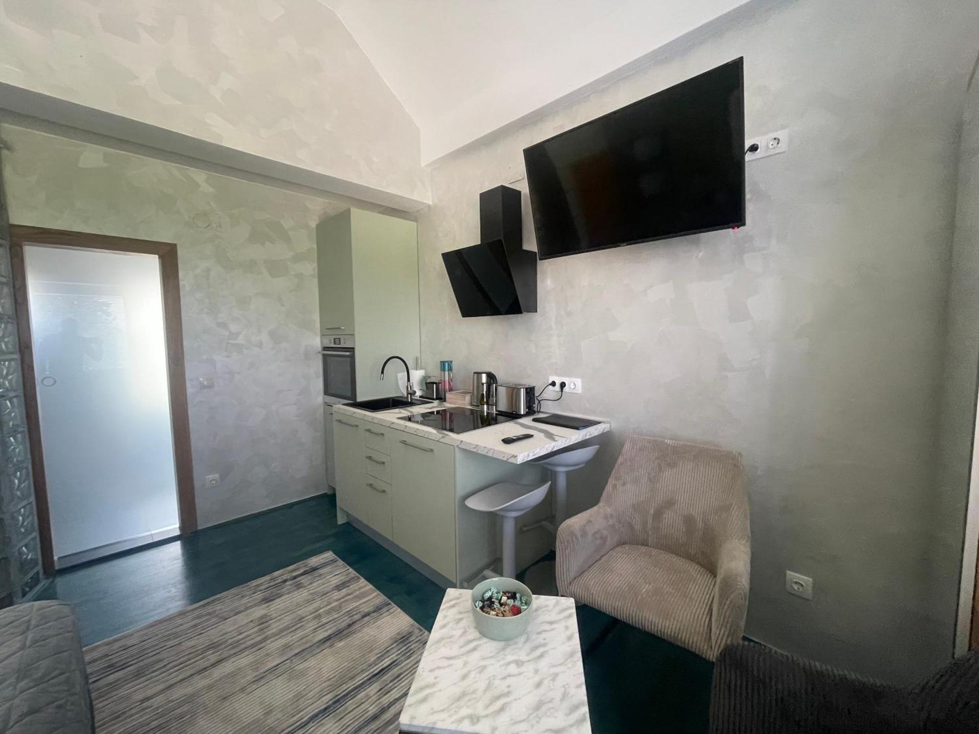 Tona - Miran Apartman - Parking - Samostalna Prijava Карловац Экстерьер фото