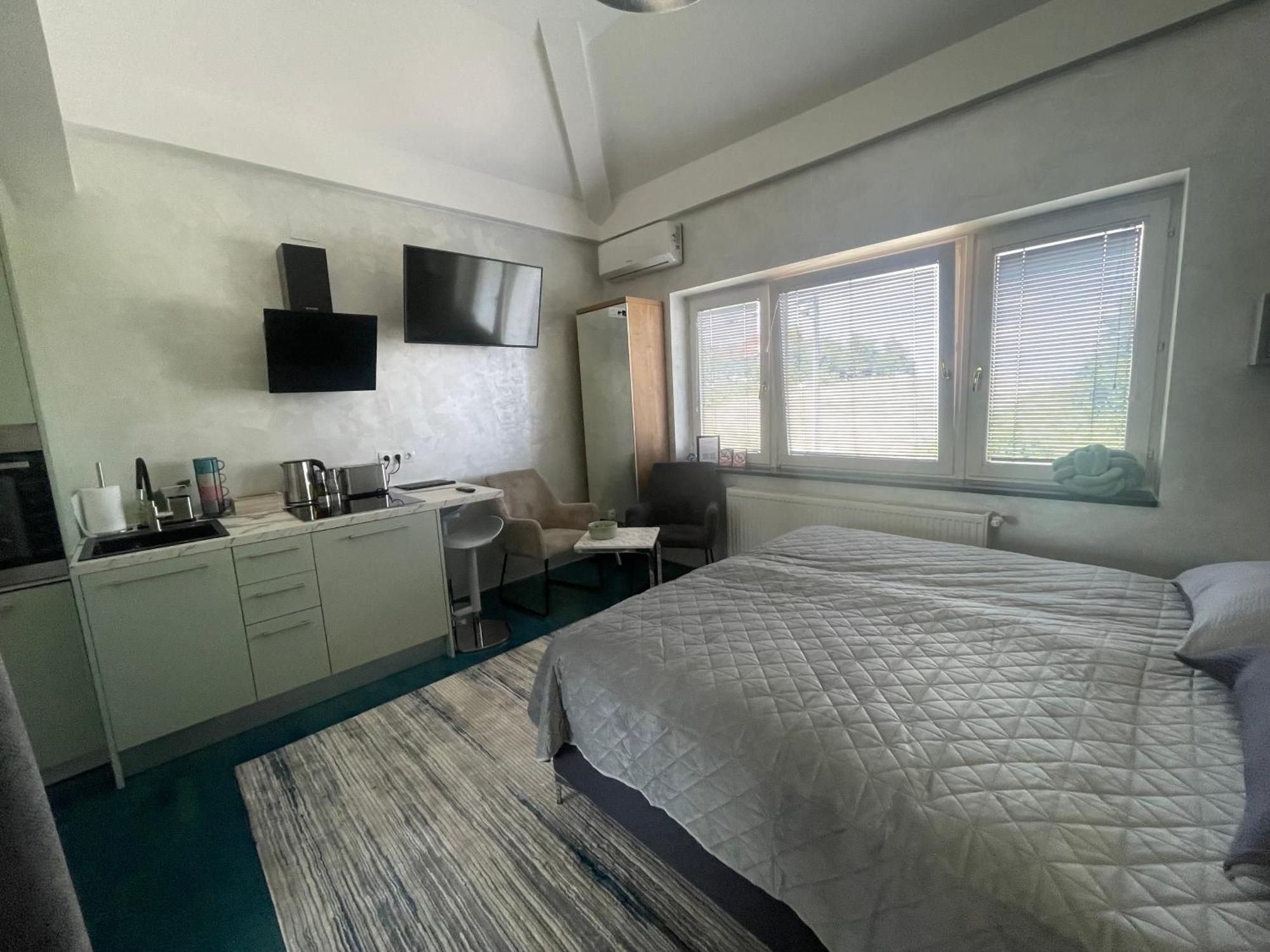 Tona - Miran Apartman - Parking - Samostalna Prijava Карловац Экстерьер фото